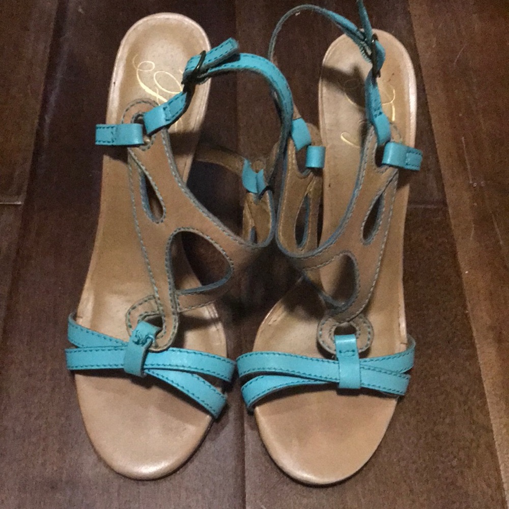 Fergie heels. 6. Like new.